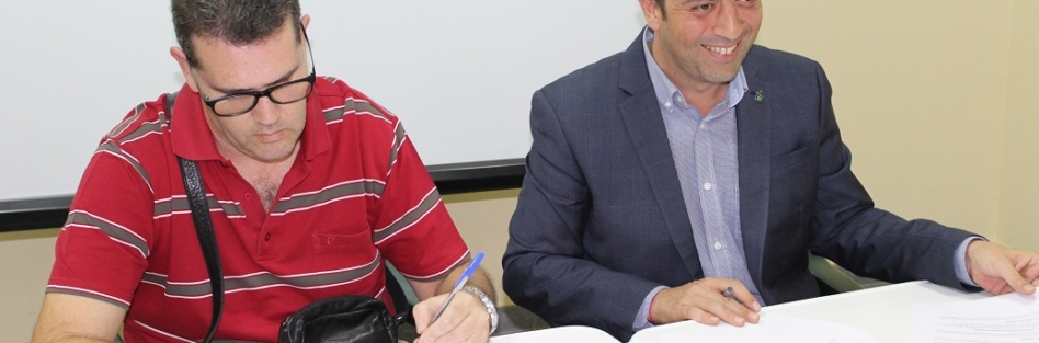 El Ayuntamiento de Torrijos firma un convenio con el Club Natación “El Cisne”