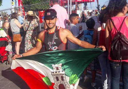 El triatleta torrijeño Roberto López completa el triatlón considerado como el más duro del mundo