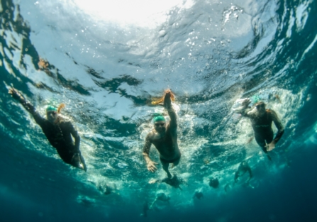 Vuelta a nado a la Isla de la Graciosa: 9 horas y media nadando para luchar contra el Cáncer Infantil
